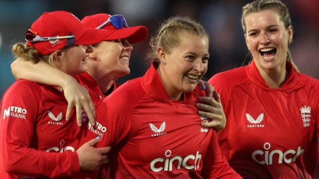इंग्लैंड वुमेंस ने हाईस्कोरिंग टी20 मैच में ऑस्ट्रेलिया को हराकर एशेज सीरीज में लगाया रोमांच का तड़का